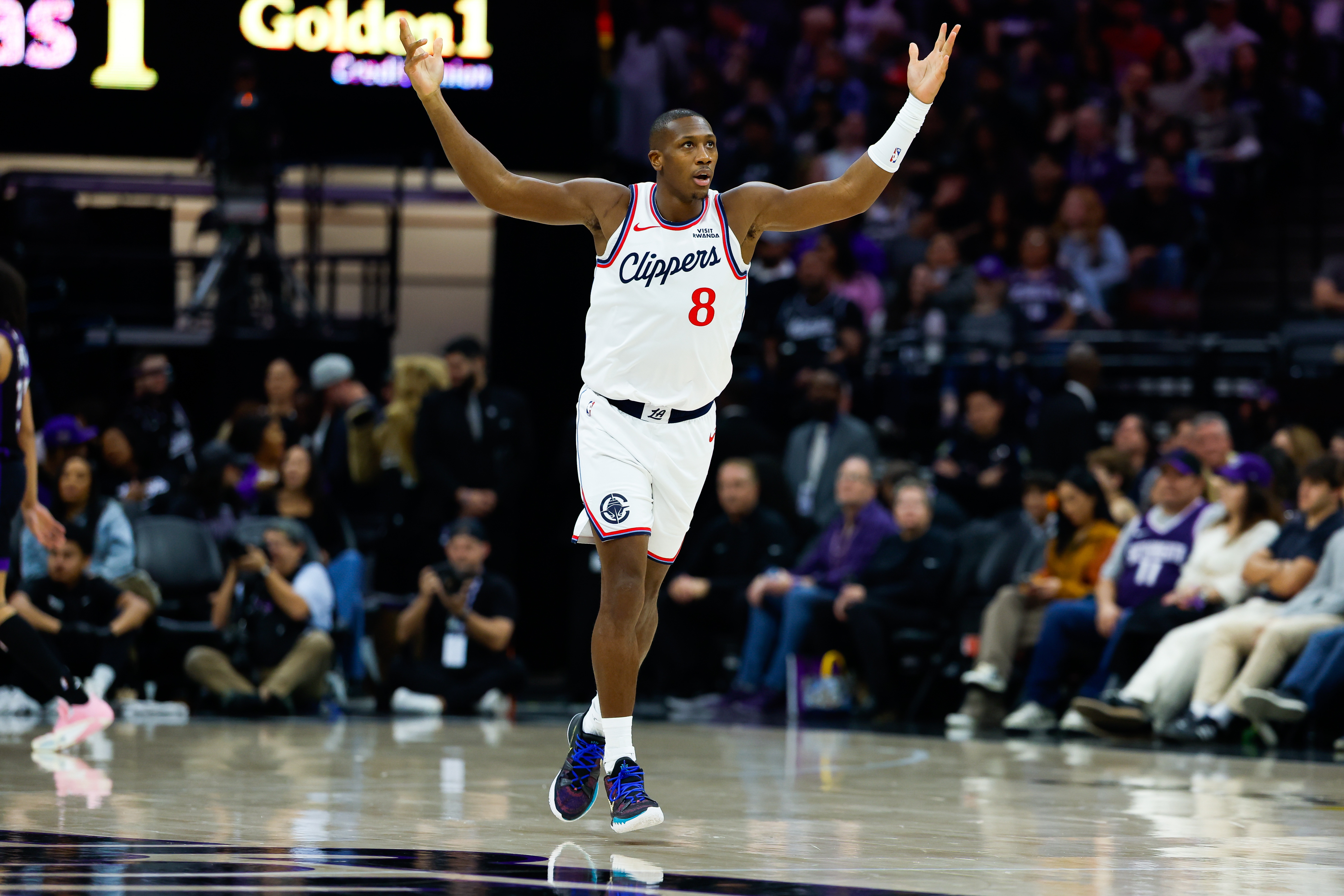 球速体育APP-大洛：邓恩的防守强度源于他的心态 他内心有那种拼劲儿